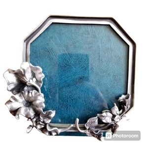 Vintage pewter frame with flowers EUC 3.5x5" picture size would fit